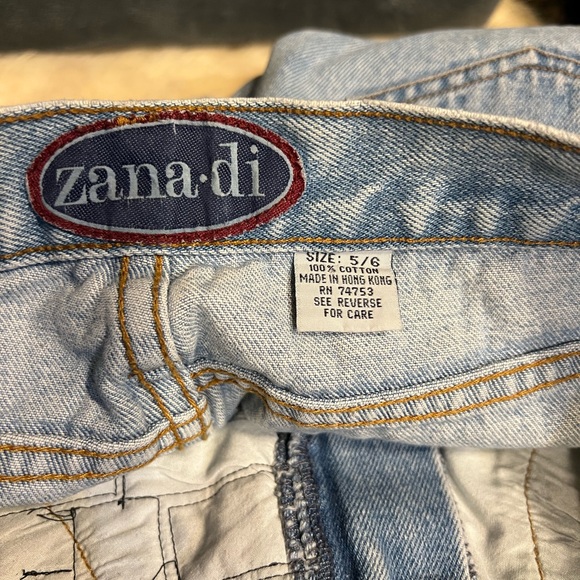 Vintage Denim Zana•Di Shorts - Picture 4 of 6